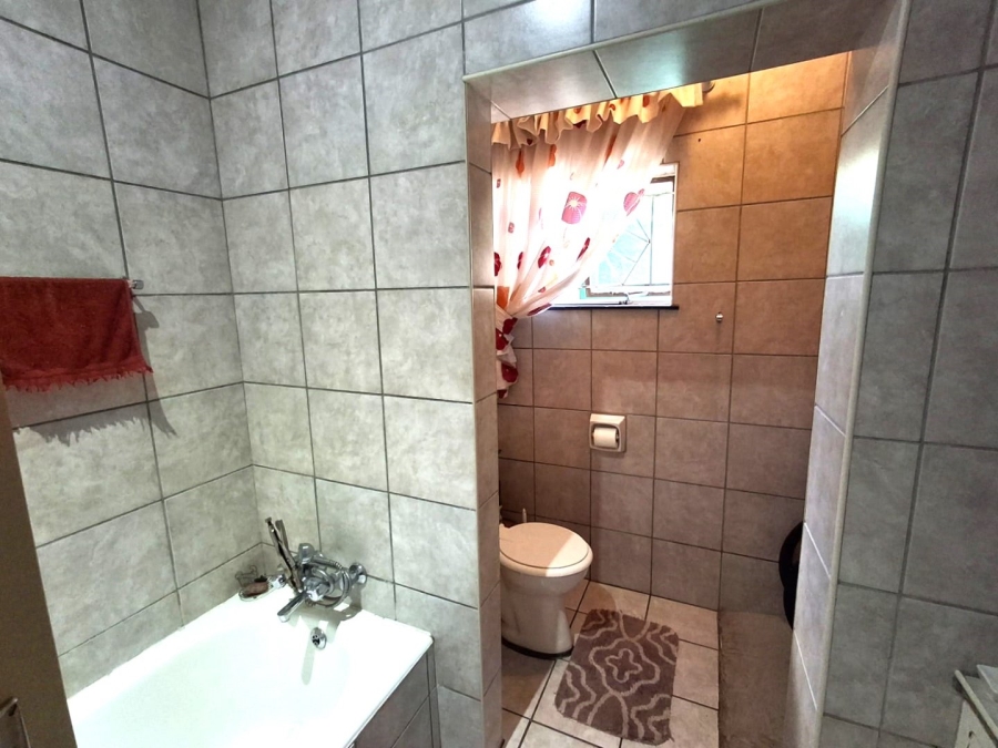 6 Bedroom Property for Sale in Sasolburg Ext 4 Free State